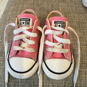 Converse Chuck Taylor, low top toddler pink sneaker